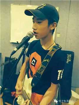 男生学院自习室紫奇