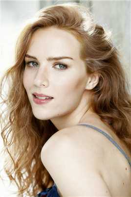 掠夺者Vanessa's Receptionist