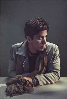 海滩救护队Skateboarder