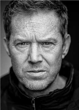 一触即发第一季 John Hudson