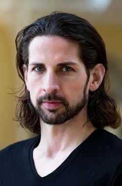 小混乱国王的化妆师