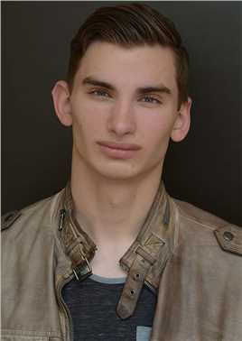 杰茜驾到第一季Groaning Boy