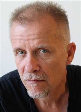 弗兰兹Le réceptionniste de l'hôtel