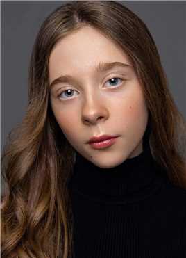 安娜贝尔3:鬼娃回家School Girl (uncredited)