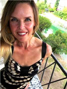 谷粒Protester (uncredited)