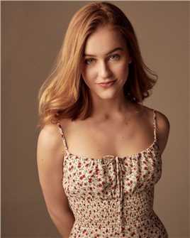 中转停留Brunette Girl