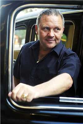 时间中的孩子出租车司机