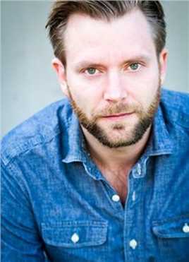 我在雨中等你学生