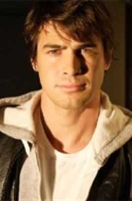 隔山有眼2PFC Mickey Elrod