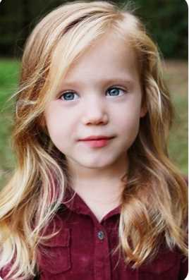 怪奇物语第三季Holly