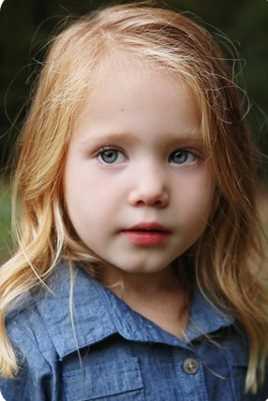 怪奇物语第三季Holly