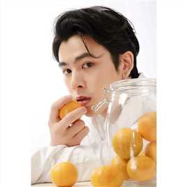 程心程意Bohn的扮演者是帕塔拉帕辛·诺林·颂卡