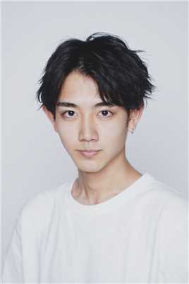 机界战队全开者的扮演者是驹木根葵汰