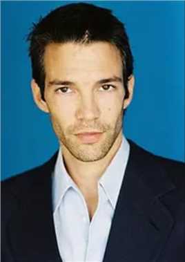 恋物的扮演者是亚诺·弗里斯奇