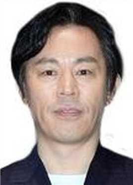 悲喜交加的扮演者是崔德门