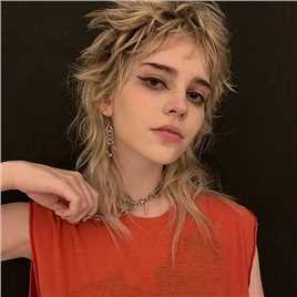 街灯亮起时第一季Becky Monroe