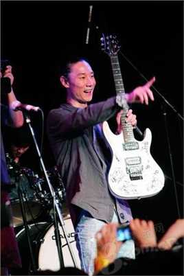 缝纫机乐队给范总拉双眼皮的主刀医生