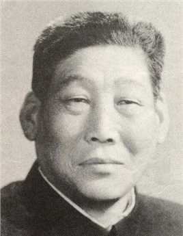 七品芝麻官的扮演者是李斯忠