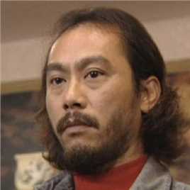 新人肉叉烧包的扮演者是麦伟坚