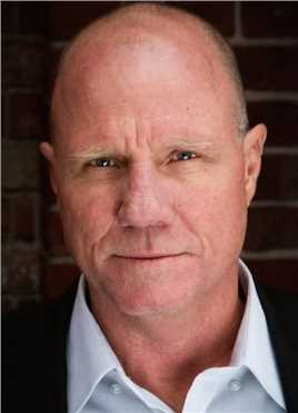 嗜血破晓Commissioner Turnbull