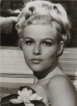 复仇Carol (as Olinka Berova)