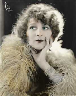 三剑客康斯坦丝