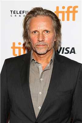 两个爱人和一只熊Lucy's Father