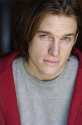 通灵的扮演者是Joel Geist