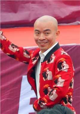 会飞的井盖的扮演者是铁公鸡