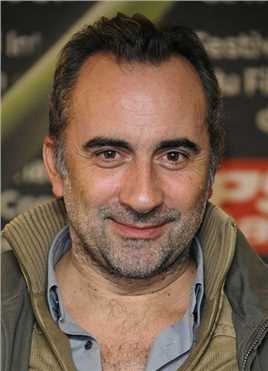 床的另一边Maurice