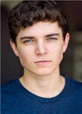 大学新生10 year old boy