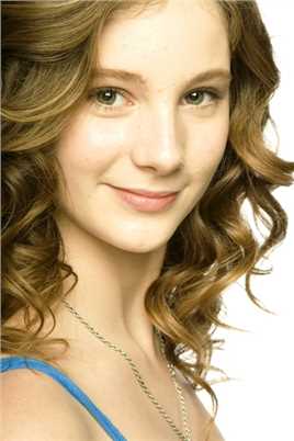 舞蹈学院的扮演者是Xenia Goodwin