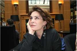 母亲的城堡再渡艳阳天娜莎丽·罗赛