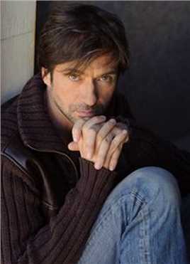 出轨幻想Desk Clark Taranto