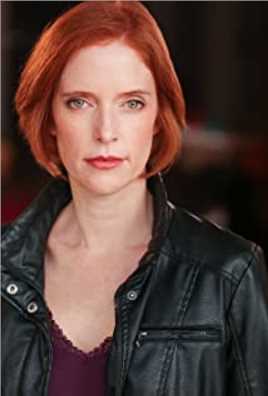 深海大水怪的扮演者是Adria Dawn