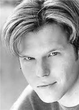 深海大水怪的扮演者是Jay Michael Ferguson