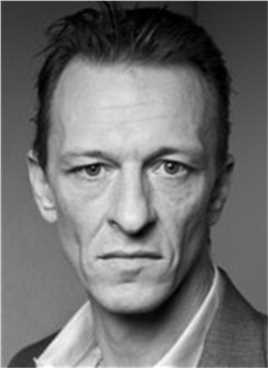 冒险家：宝盒的诅咒萨沙的父亲