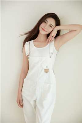 穿盔甲的少女金秘书