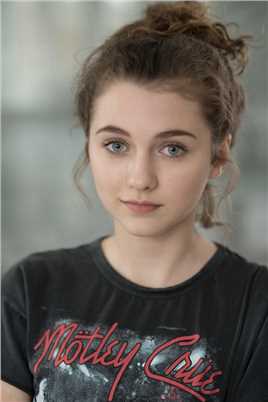 爱丽丝梦游仙境2：镜中奇遇记Young Iracebeth