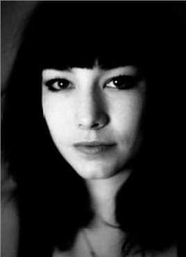 手机有鬼的扮演者是Isis Cabolet