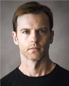 隔离死城的扮演者是特雷弗·圣约翰