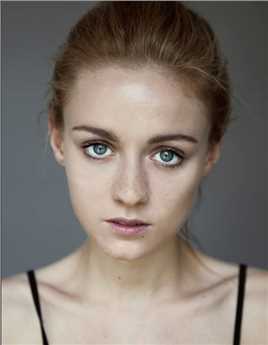 巨鳄战狂蟒Skye Lourie