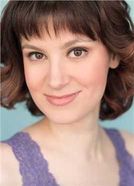 巨鳄战狂蟒的扮演者是Heather gilbert