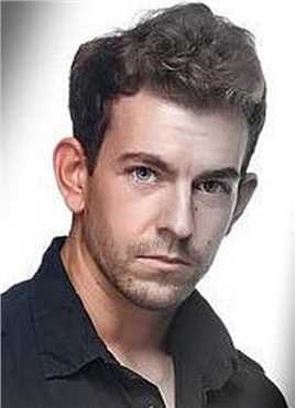 巨鳄战狂蟒的扮演者是Anton Poriazov