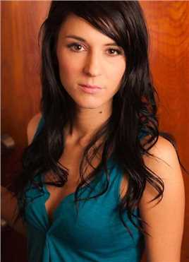 噬人鲨大战食人鳄的扮演者是Harmony Blossom