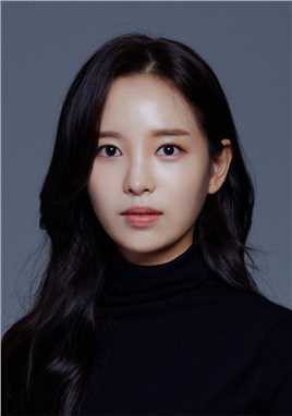 说唱艺人生病的女人