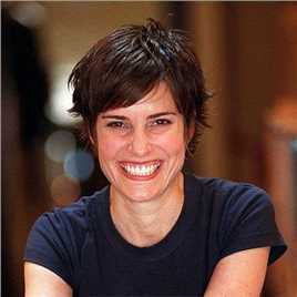 空中大决战的扮演者是Melanie Shatner