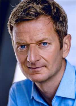 吸血鬼姐妹Dirk van Kombast