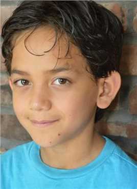 万圣年代Boy in Park