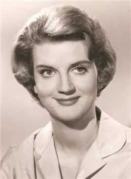 住货车的女士Old Nun